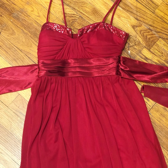 Red Short Prom/Homecoming Dress! Timeless! - Picture 2 of 2